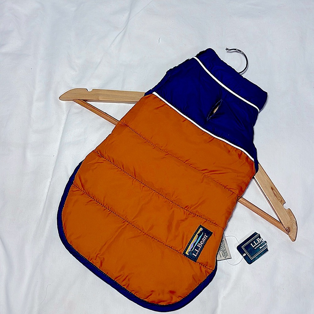NWT Eddie Bauer Reversible Mountain classic dog parka, size small, adjustable.